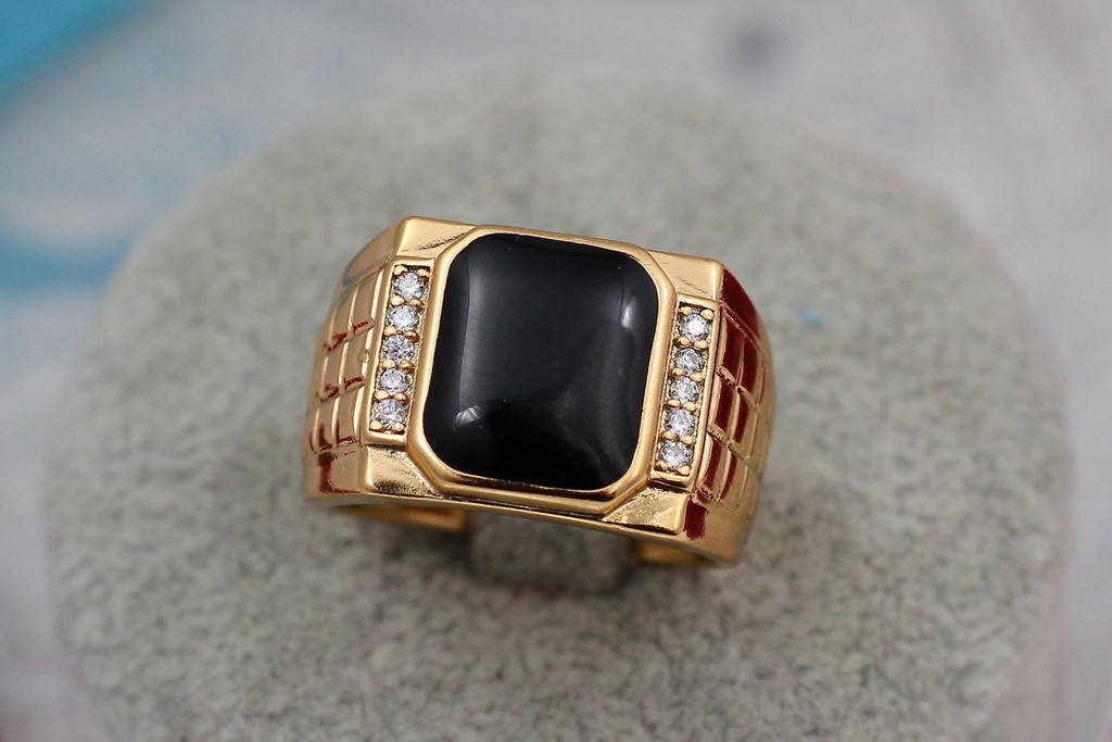 Печатка Xuping Jewelry квадратная черная с двух сторон белые фианиты р 24 золотистая
Печатка Xuping Jewelry квадратная черная с двух сторон белые фианиты р 24 золотистая