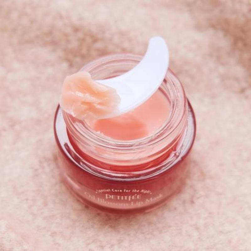 Ночная маска для губ с маслом камелии и витамином Е Petitfee&Koelf Oil Blossom Lip Mask, 15 г
Ночная маска для губ с маслом камелии и витамином Е Petitfee&Koelf Oil Blossom Lip Mask, 15 г