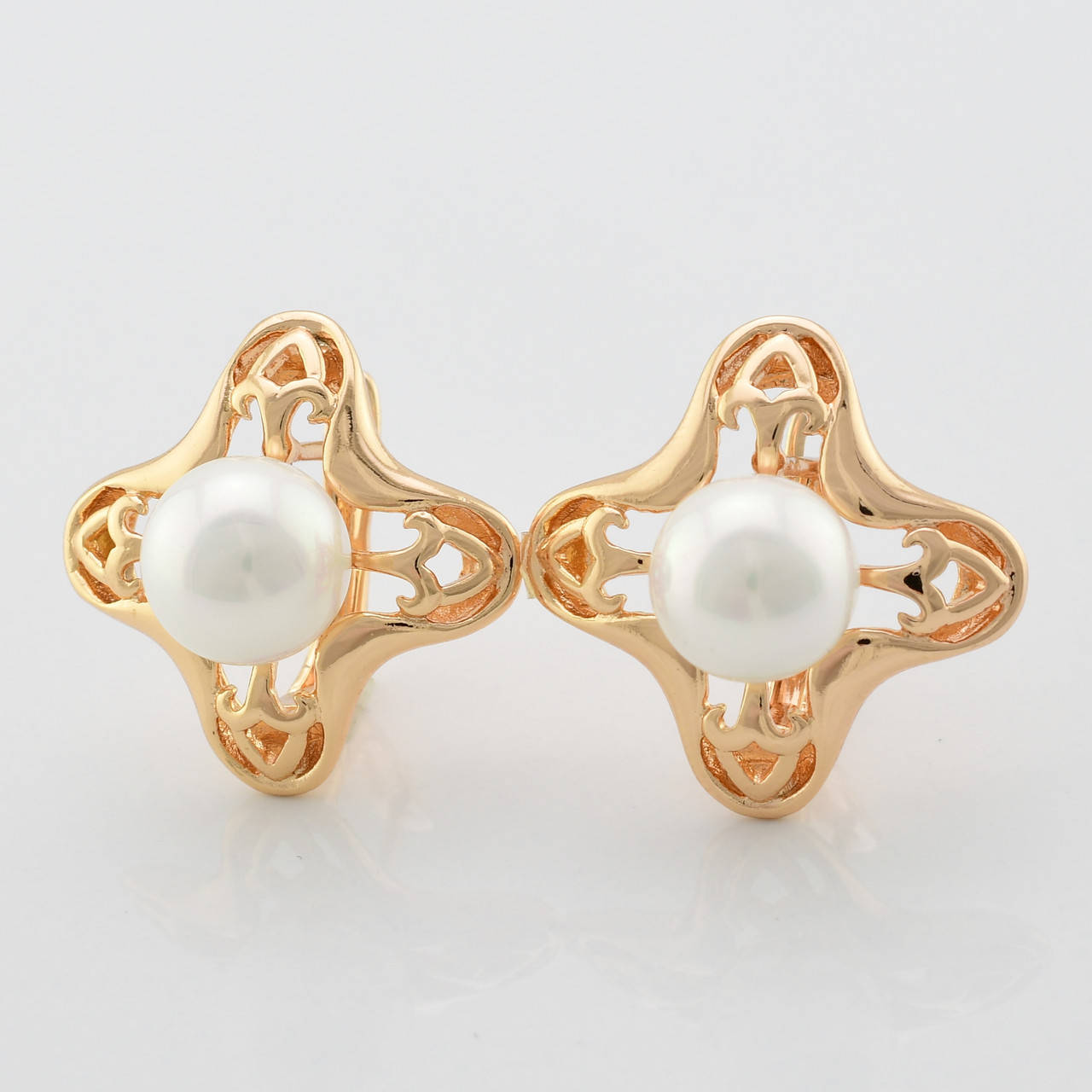 Серьги 23088 размер 22х22 мм искусственный жемчуг вес 7 г позолота 18К
Серьги 23088 размер 22х22 мм искусственный жемчуг вес 7 г позолота 18К