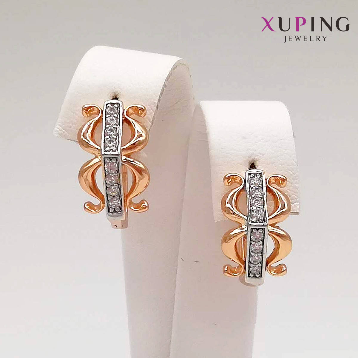 Серьги Xuping, размер 15х9 мм, белые фианиты (куб. цирконий), вес 4 г, позолота 18K + родий, ХР00833 (1)
Серьги Xuping, размер 15х9 мм, белые фианиты (куб. цирконий), вес 4 г, позолота 18K + родий, ХР00833 (1)