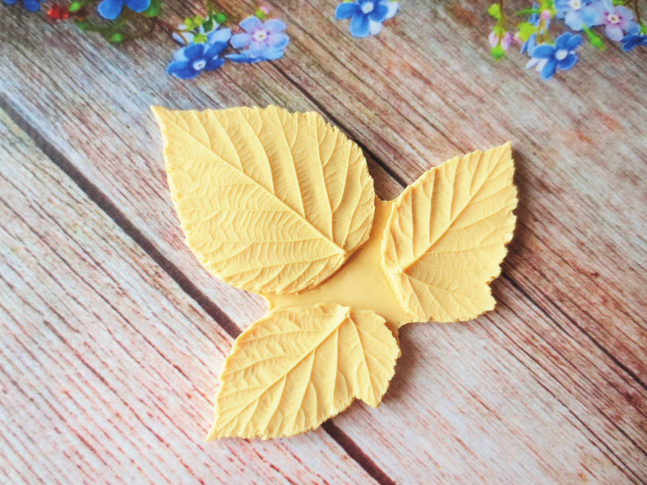 Молд "Листья ежевики" (р-р 5,7х4,3 см, 4,5х3,2 см, 4,5х3 см)
Молд "Листья ежевики" (р-р 5,7х4,3 см, 4,5х3,2 см, 4,5х3 см)