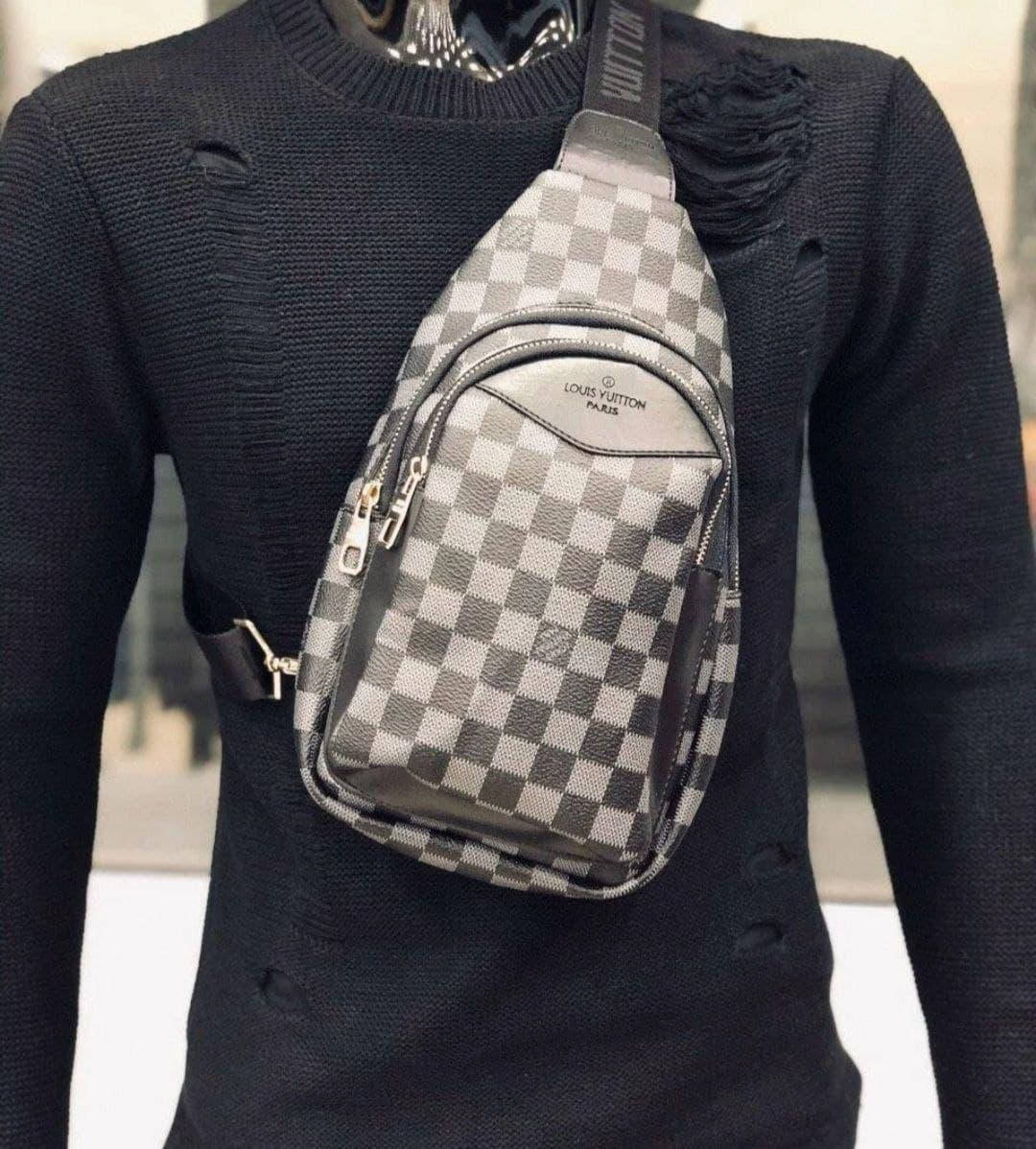 Сумка черная шахматка мужская женская через плечо Louis Vuitton Луи Витон Бананка унисекс Слинг LV, Черный
Сумка черная шахматка мужская женская через плечо Louis Vuitton Луи Витон Бананка унисекс Слинг LV, Черный