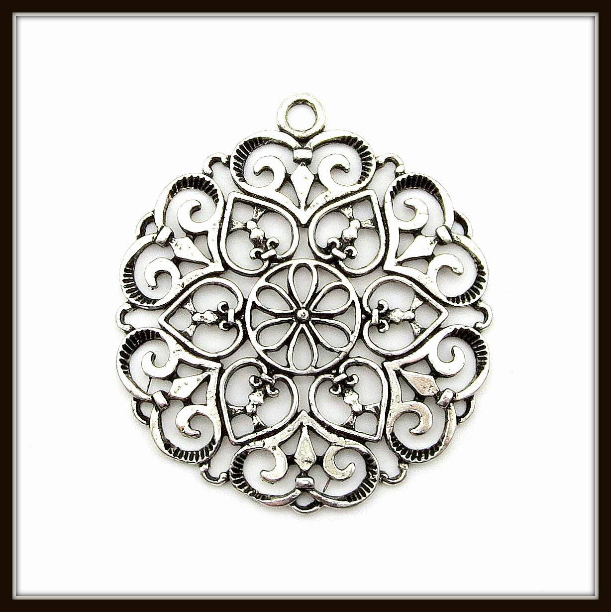 Кулон металлический "круглый ажур" серебро (5х4,5 см) 1 шт в уп.
Кулон металлический "круглый ажур" серебро (5х4,5 см) 1 шт в уп.