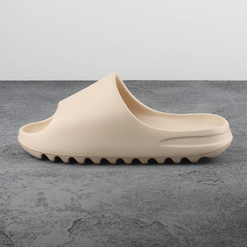Резиновые тапки YEEZY SLIDE RESIN by KANYE WEST шлёпки на массивной подошве молочные 42-43 (26-26,5 см)
Резиновые тапки YEEZY SLIDE RESIN by KANYE WEST шлёпки на массивной подошве молочные 42-43 (26-26,5 см)