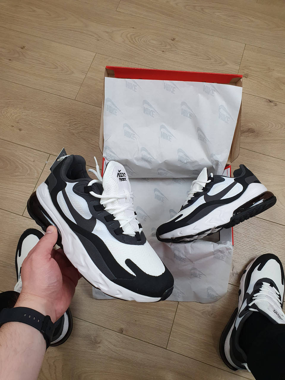 Кроссовки мужские на лето белые с черным Nike Air Max 270 React. Кроссовки летние Найк Аир Макс 270 Реакт, Черный
Кроссовки мужские на лето белые с черным Nike Air Max 270 React. Кроссовки летние Найк Аир Макс 270 Реакт, Черный