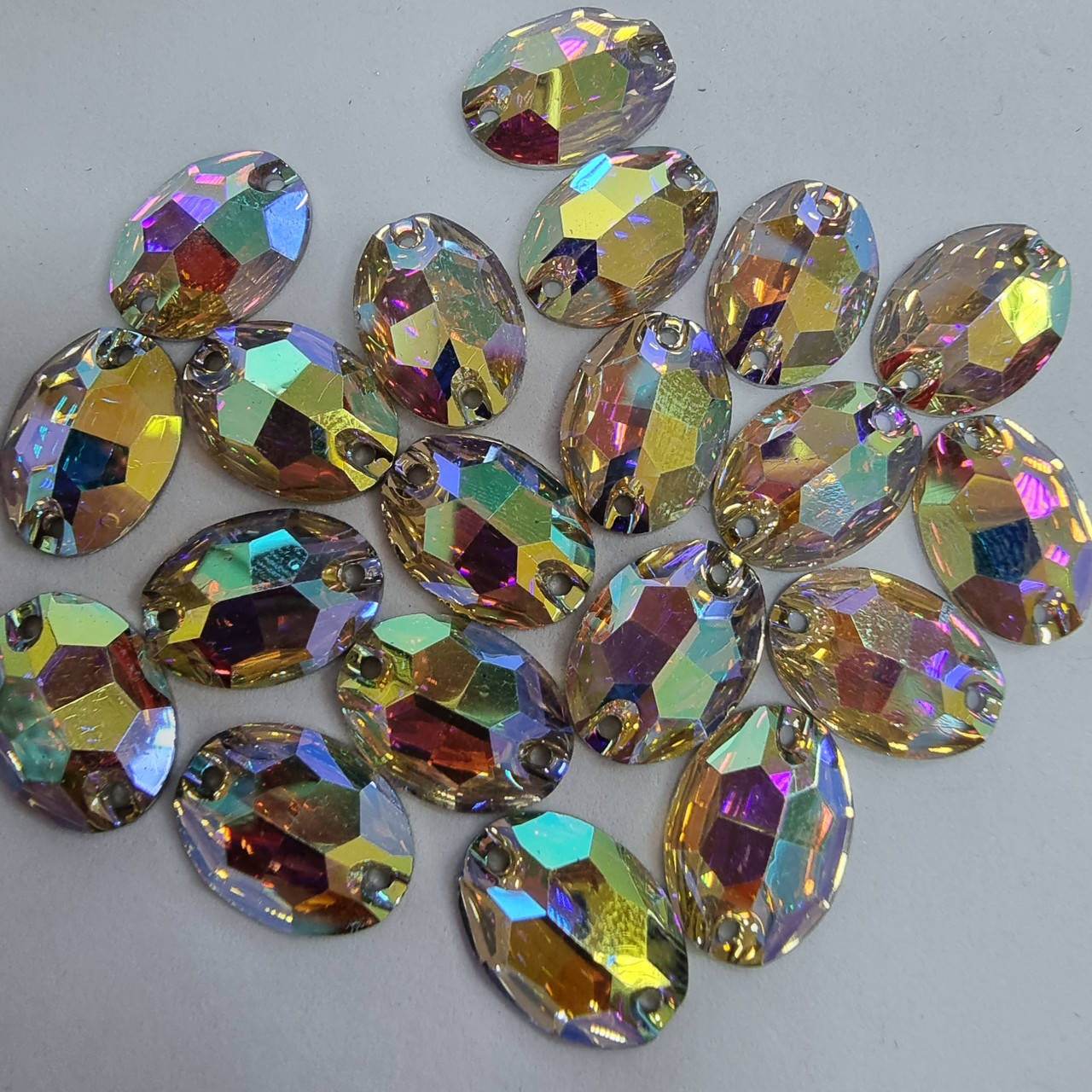 Стразы пришивные Овал 6х10мм. Акрил Crystal AB 
Стразы пришивные Овал 6х10мм. Акрил Crystal AB