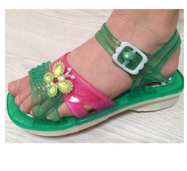 Сандали (босоножки) для девочки силиконовые зеленые с цветком (размер 33), Салатовый 
Сандали (босоножки) для девочки силиконовые зеленые с цветком (размер 33), Салатовый