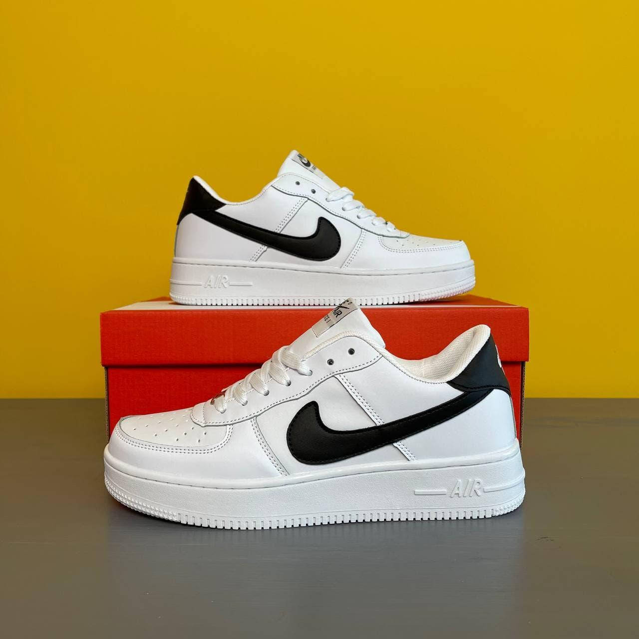 Nike Air Force 1 белые с черным мужские демисезоные кроссовки. Лето/осень/весна мужские пресс кожа кроссовки., Белый
Nike Air Force 1 белые с черным мужские демисезоные кроссовки. Лето/осень/весна мужские пресс кожа кроссовки., Белый