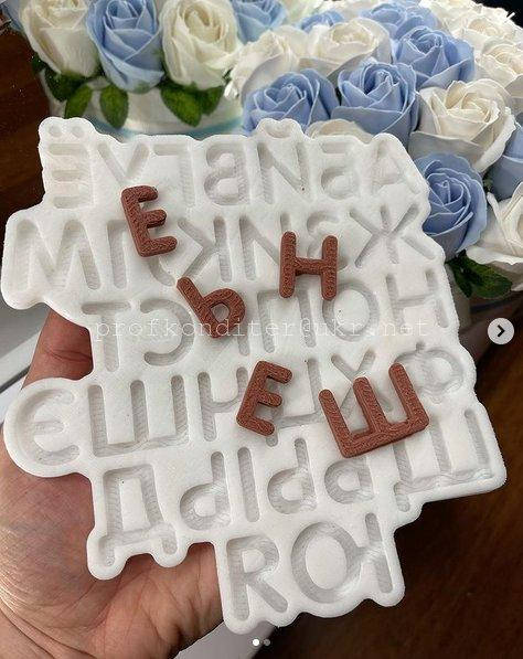 Эксклюзивный силиконовый молд для шоколада, мастики, изомальта "Алфавитс волнистым эфектом 2,5см"
Эксклюзивный силиконовый молд для шоколада, мастики, изомальта "Алфавитс волнистым эфектом 2,5см"