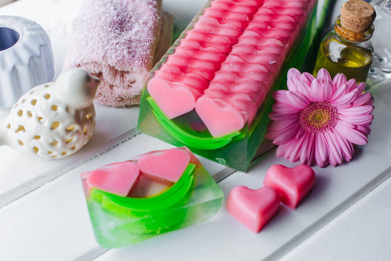 Натуральное мыло ручной работы "Горячие сердца" на развес
Натуральное мыло ручной работы "Горячие сердца" на развес