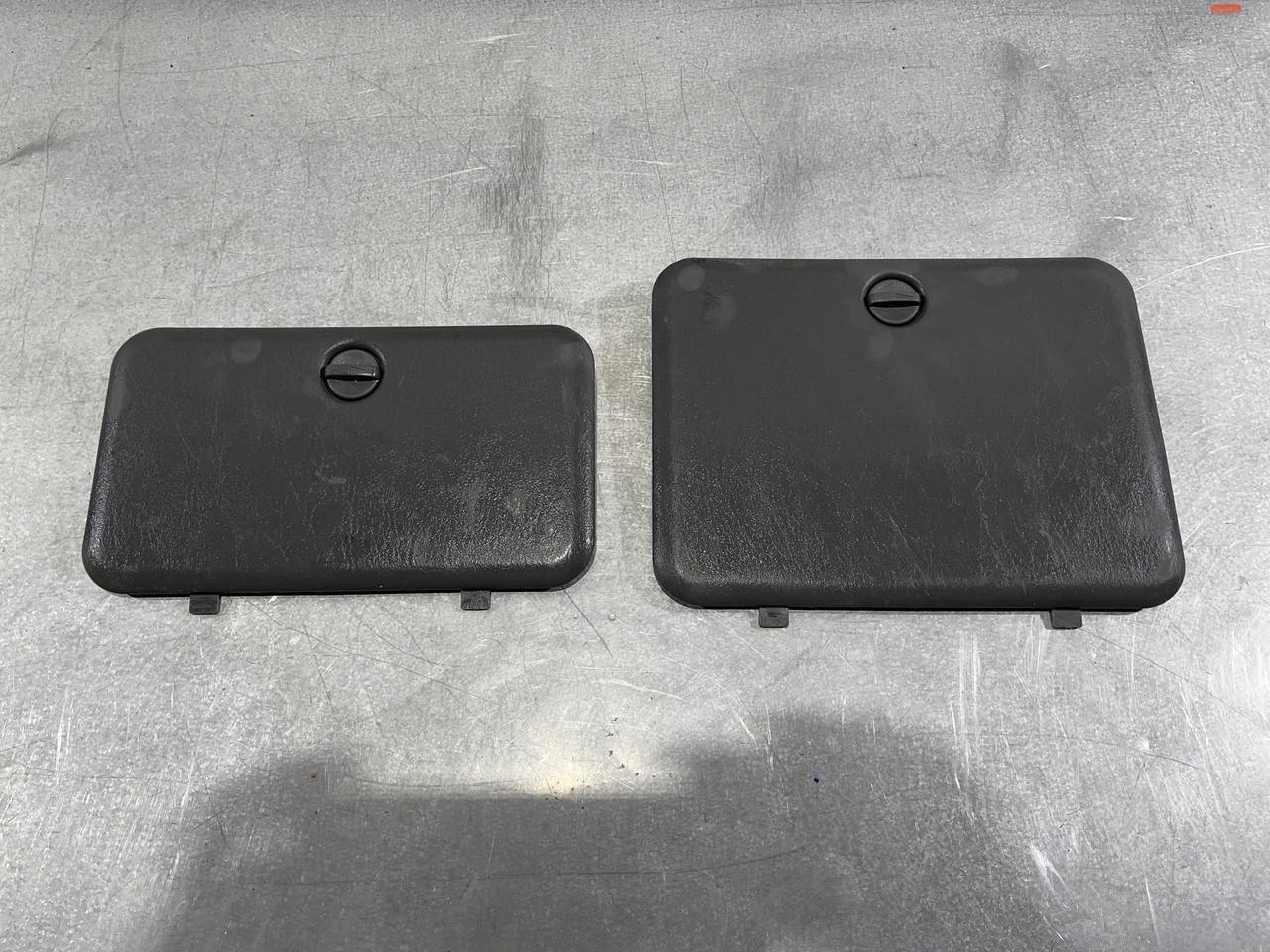 Крышка накладка боковины багажника правой/левой Mitsubishi Pajero Sport 1 1997-2008 MR250079 MR250080
Крышка накладка боковины багажника правой/левой Mitsubishi Pajero Sport 1 1997-2008 MR250079 MR250080