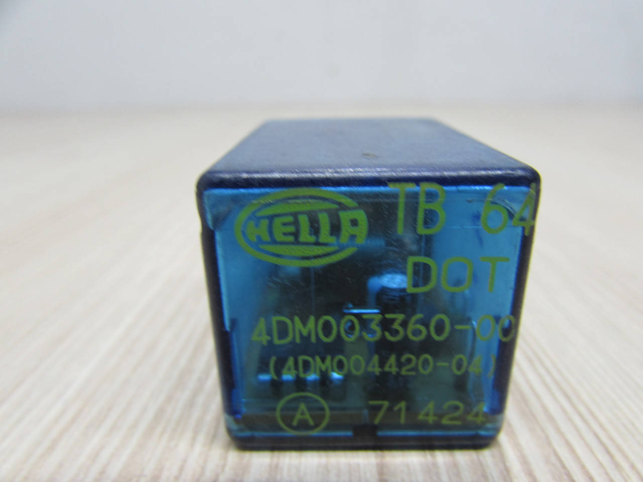 Реле поворотов и аварийной сигнализации Фольксваген Ауди VW Audi Оригинал HELLA TB 64 4DM003360-00
Реле поворотов и аварийной сигнализации Фольксваген Ауди VW Audi Оригинал HELLA TB 64 4DM003360-00