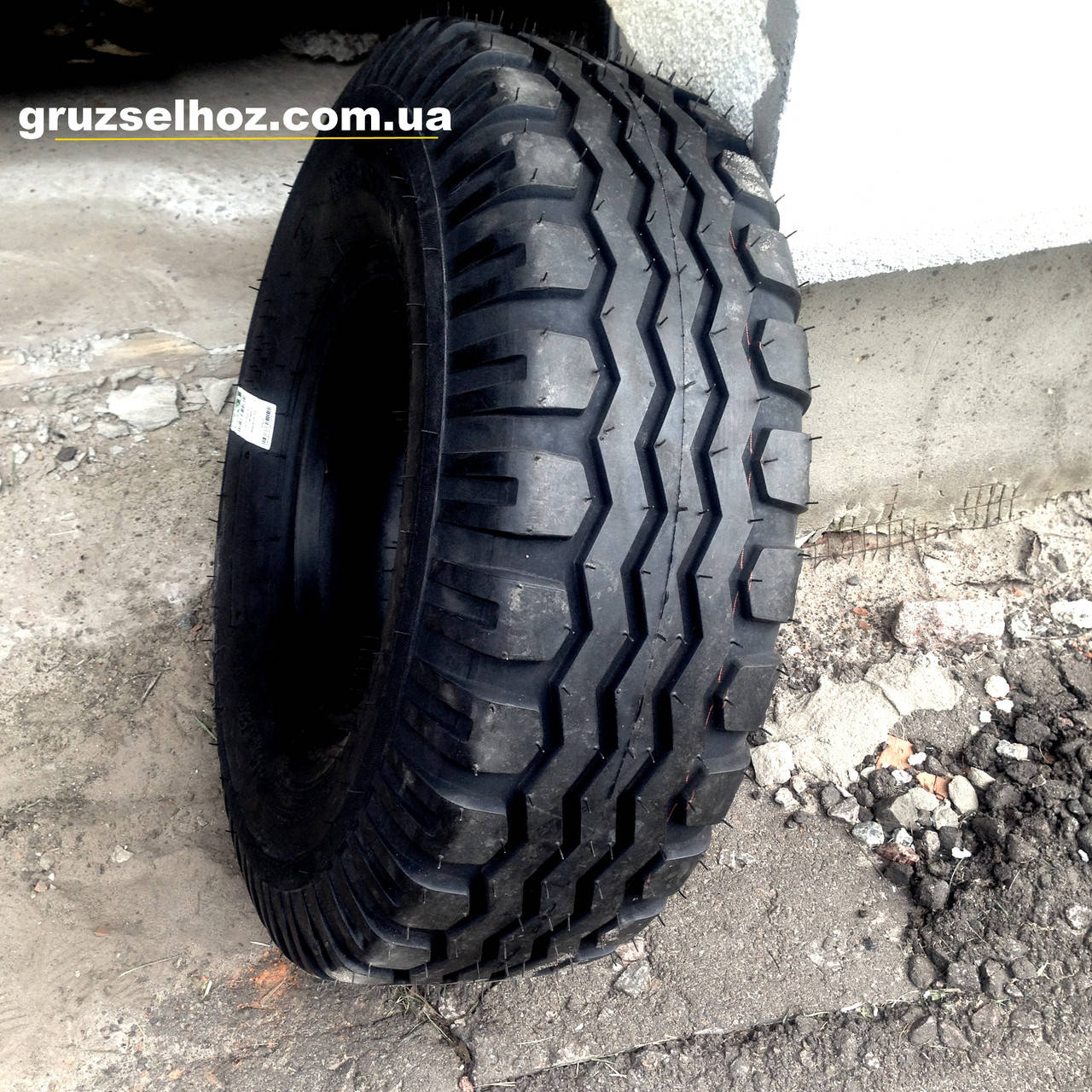 Шины 10.0/80-12 MALHOTRA 12PR 
Шины 10.0/80-12 MALHOTRA 12PR