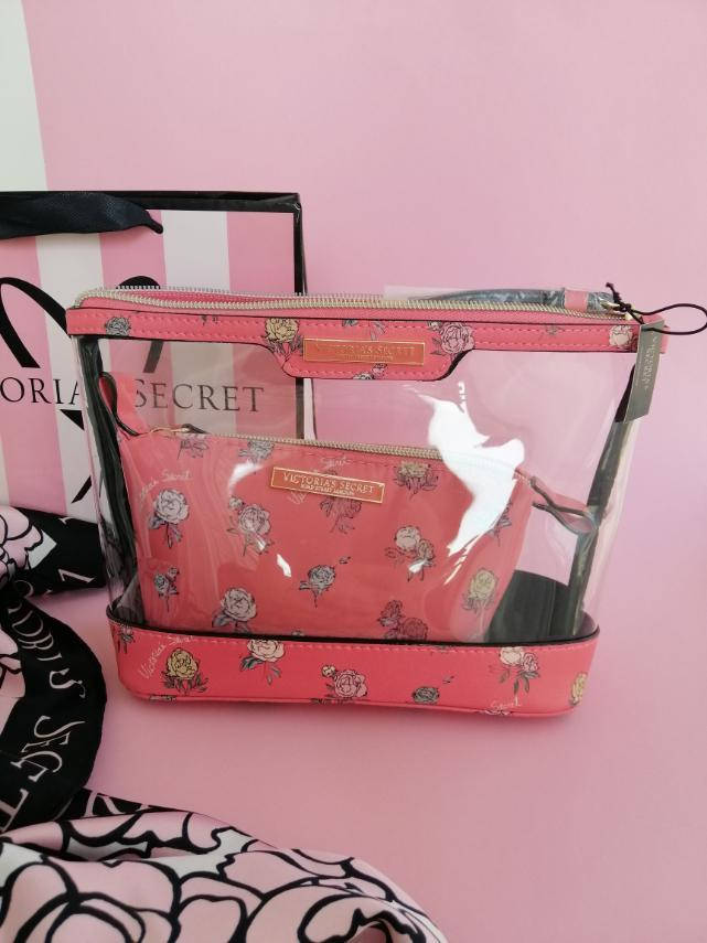 Косметичка 2 в 1 Victoria's Secret (Виктория сикрет) AM/PM Beauty Bag Duo прозрачная + розовая, Розовый
Косметичка 2 в 1 Victoria's Secret (Виктория сикрет) AM/PM Beauty Bag Duo прозрачная + розовая, Розовый