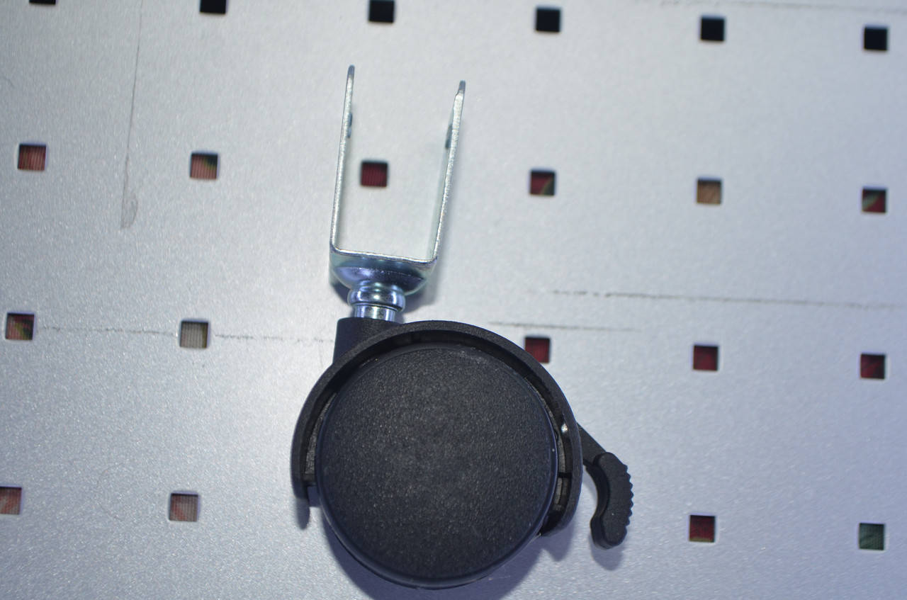 Ролик мебельный с U-образным креплением с тормозом
Ролик мебельный с U-образным креплением с тормозом