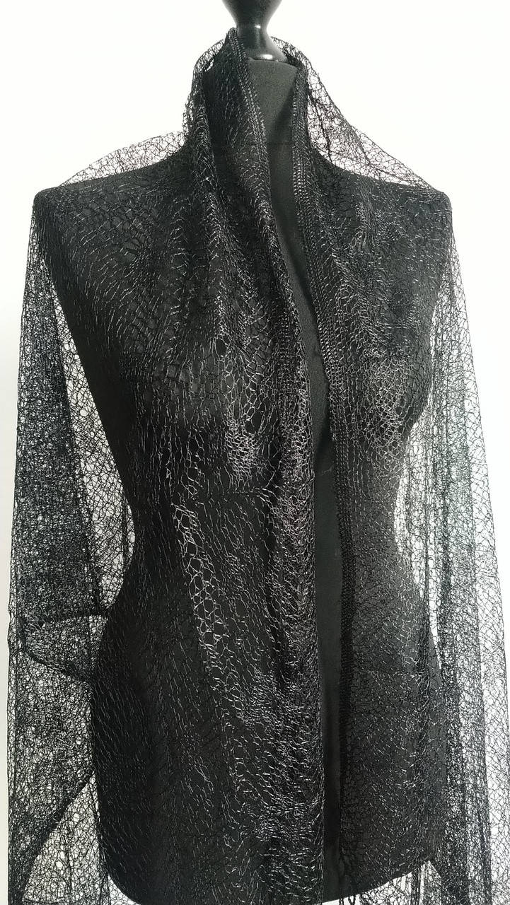 Шарф паутинка с цветами черный
Шарф паутинка с цветами черный