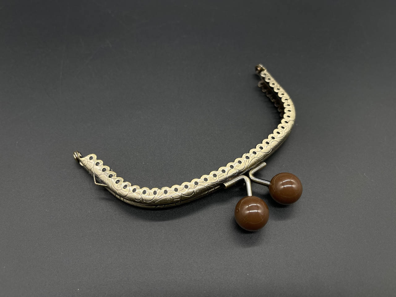 Фермуар. Цвет "антик". 12см.
Фермуар. Цвет "антик". 12см.