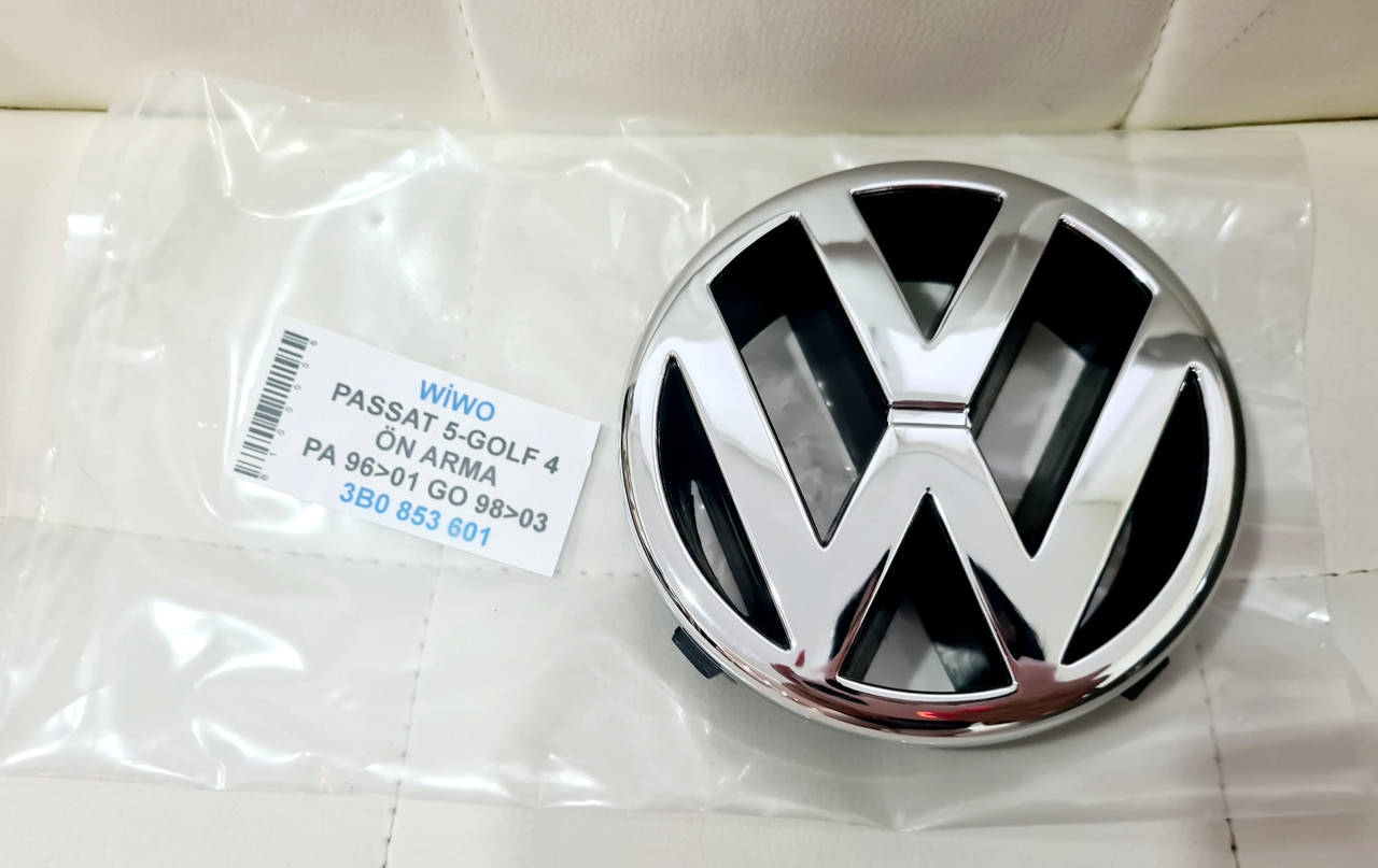 Эмблема значок на решетку радиатора Volkswagen VW GOLF 4 , PASSAT В5 (D=115мм) перед (3B0 853 601)
Эмблема значок на решетку радиатора Volkswagen VW GOLF 4 , PASSAT В5 (D=115мм) перед (3B0 853 601)