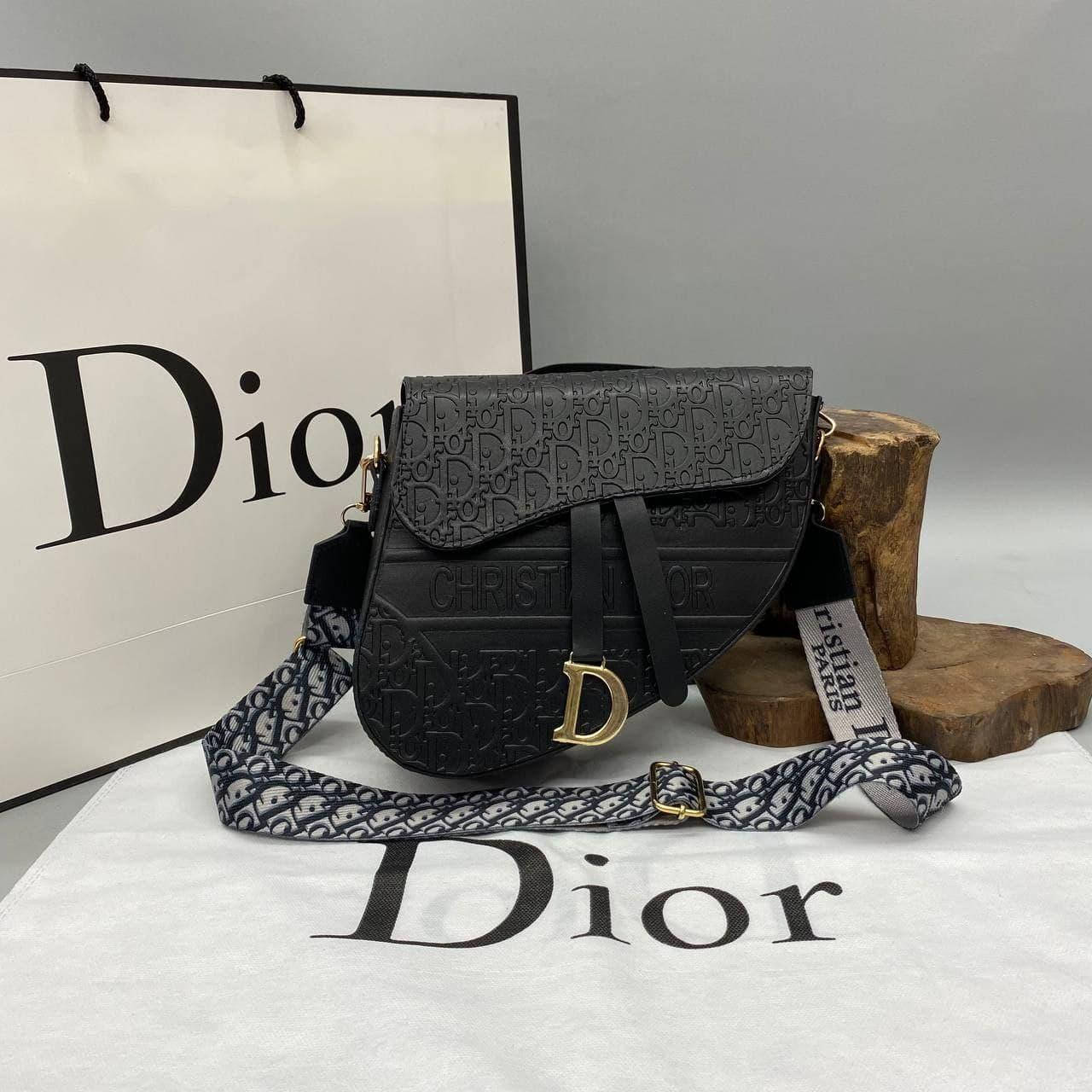 Сумка черная женская Christian Dior седло Сумка маленькая Кристиан Диор Кросс-боди, Черный
Сумка черная женская Christian Dior седло Сумка маленькая Кристиан Диор Кросс-боди, Черный