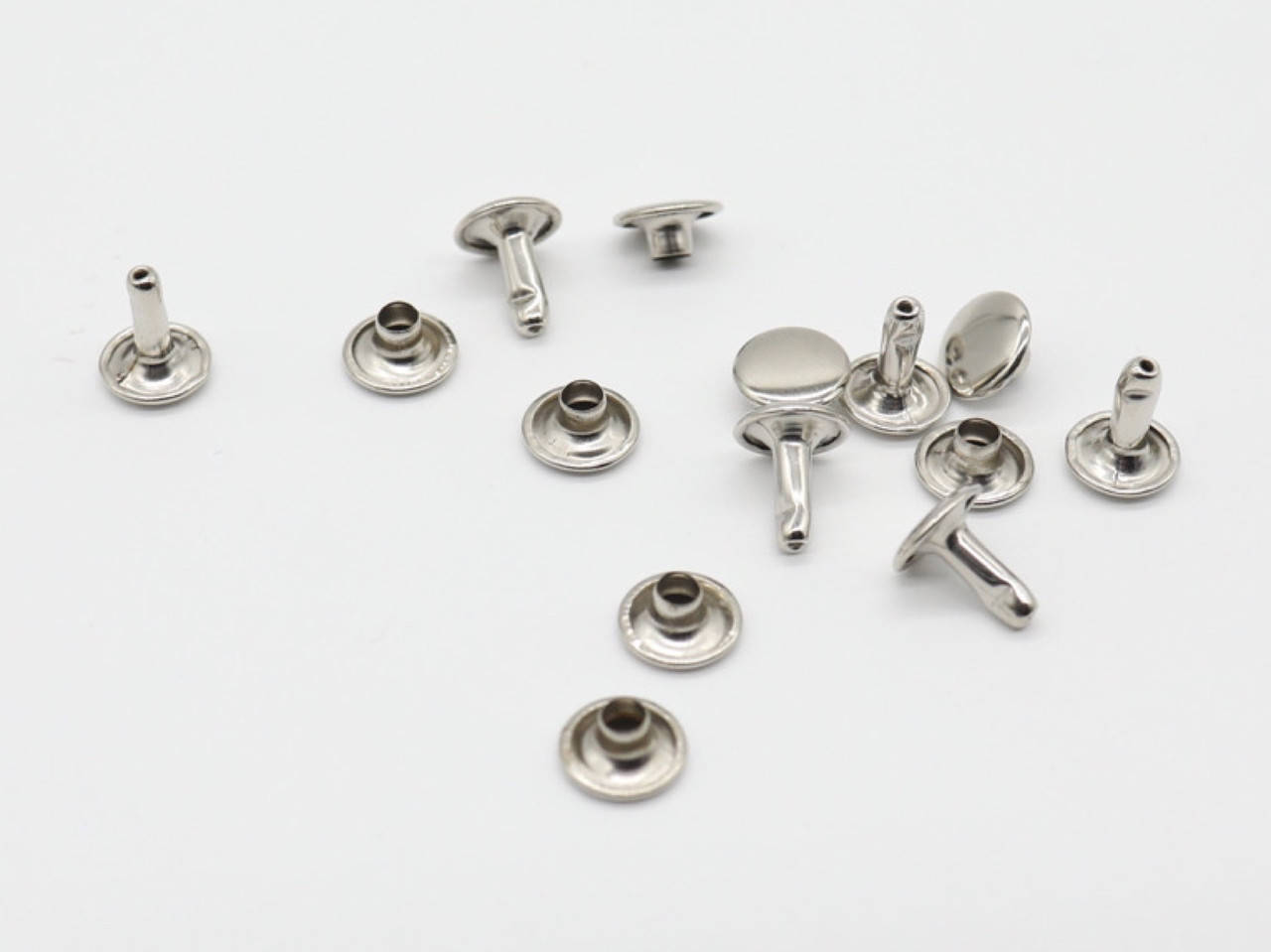 Хольнитены. Заклепки. 10х10мм, Серебро
Хольнитены. Заклепки. 10х10мм, Серебро