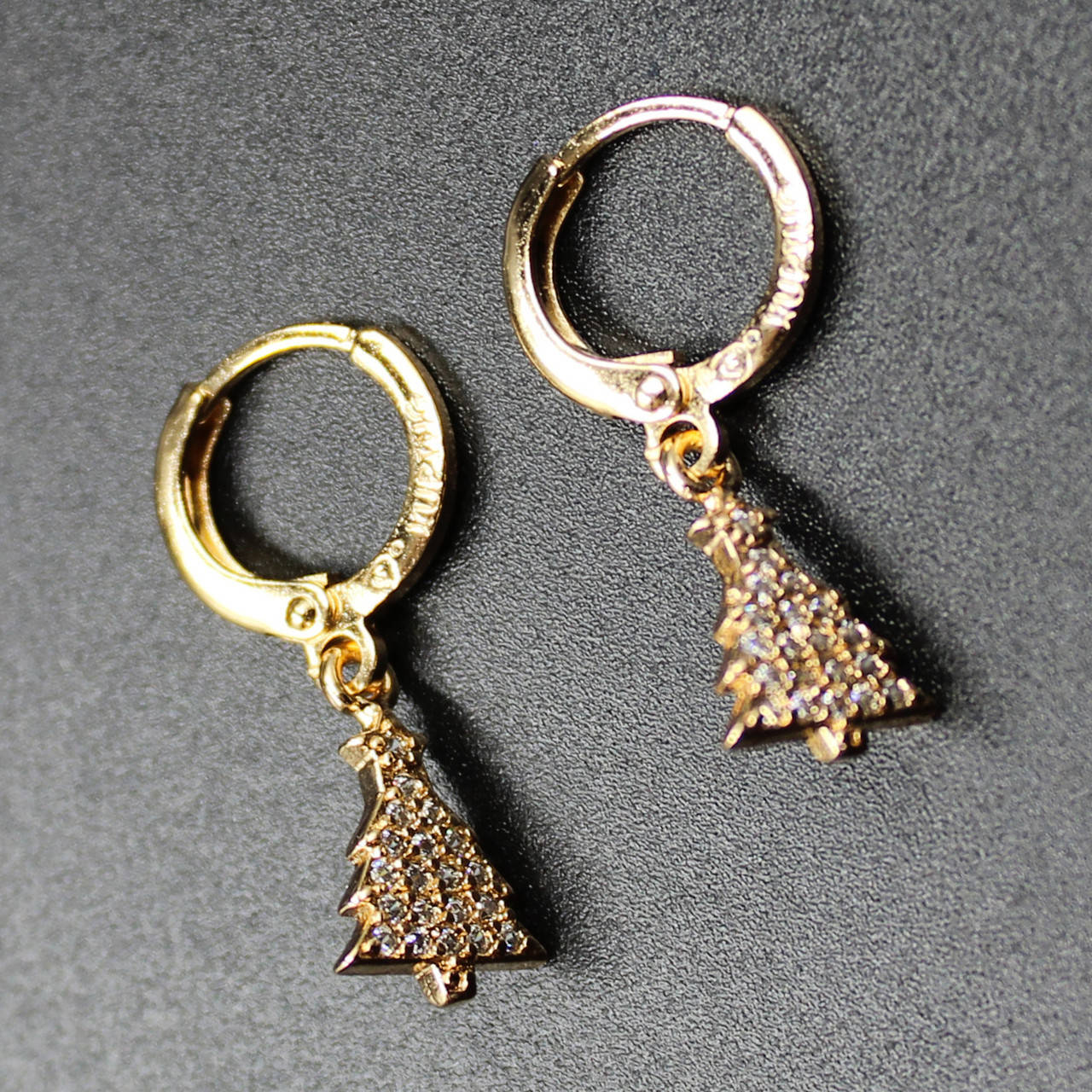 Серёжки женские золотистого цвета Xuping Jewelry кольца конго тонкие Ёлочки в стразах 24K
Серёжки женские золотистого цвета Xuping Jewelry кольца конго тонкие Ёлочки в стразах 24K