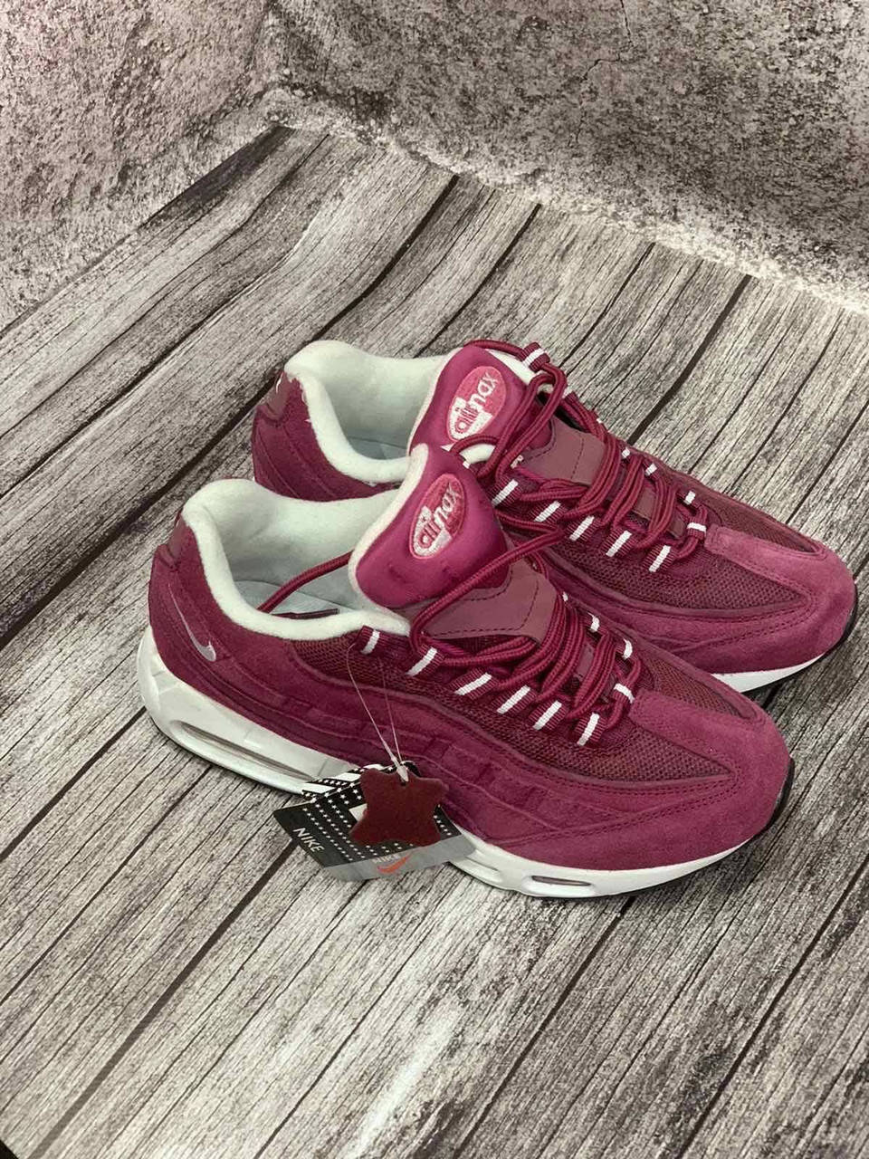 Кроссовки Nike air max 95 бордовый с белым 37
Кроссовки Nike air max 95 бордовый с белым 37