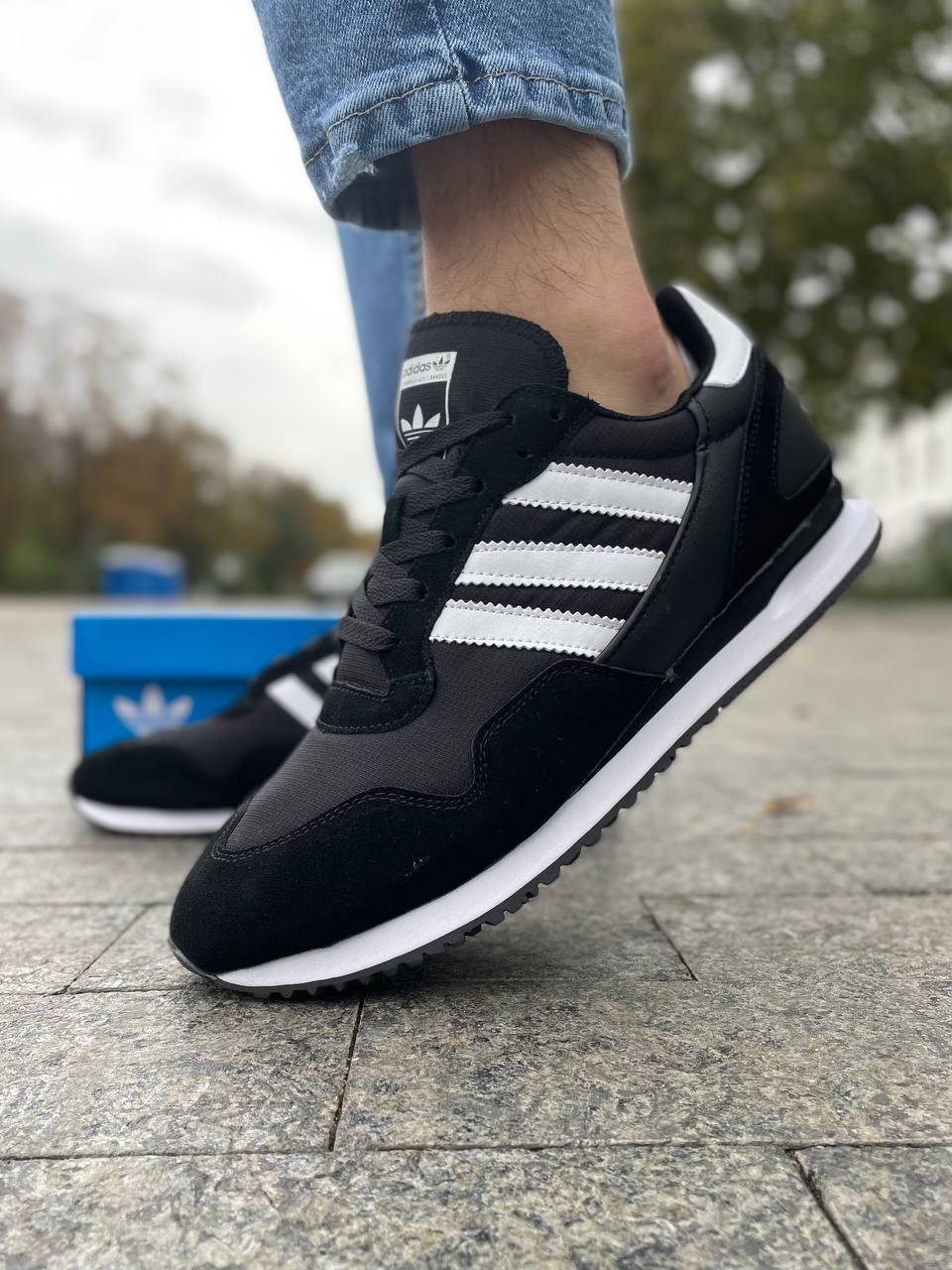 Замшевые мужские кроссовки Adidas ZX 700, низкие кроссовки для молодежи, молодежные мужские кроссовки Адидас, Черный
Замшевые мужские кроссовки Adidas ZX 700, низкие кроссовки для молодежи, молодежные мужские кроссовки Адидас, Черный