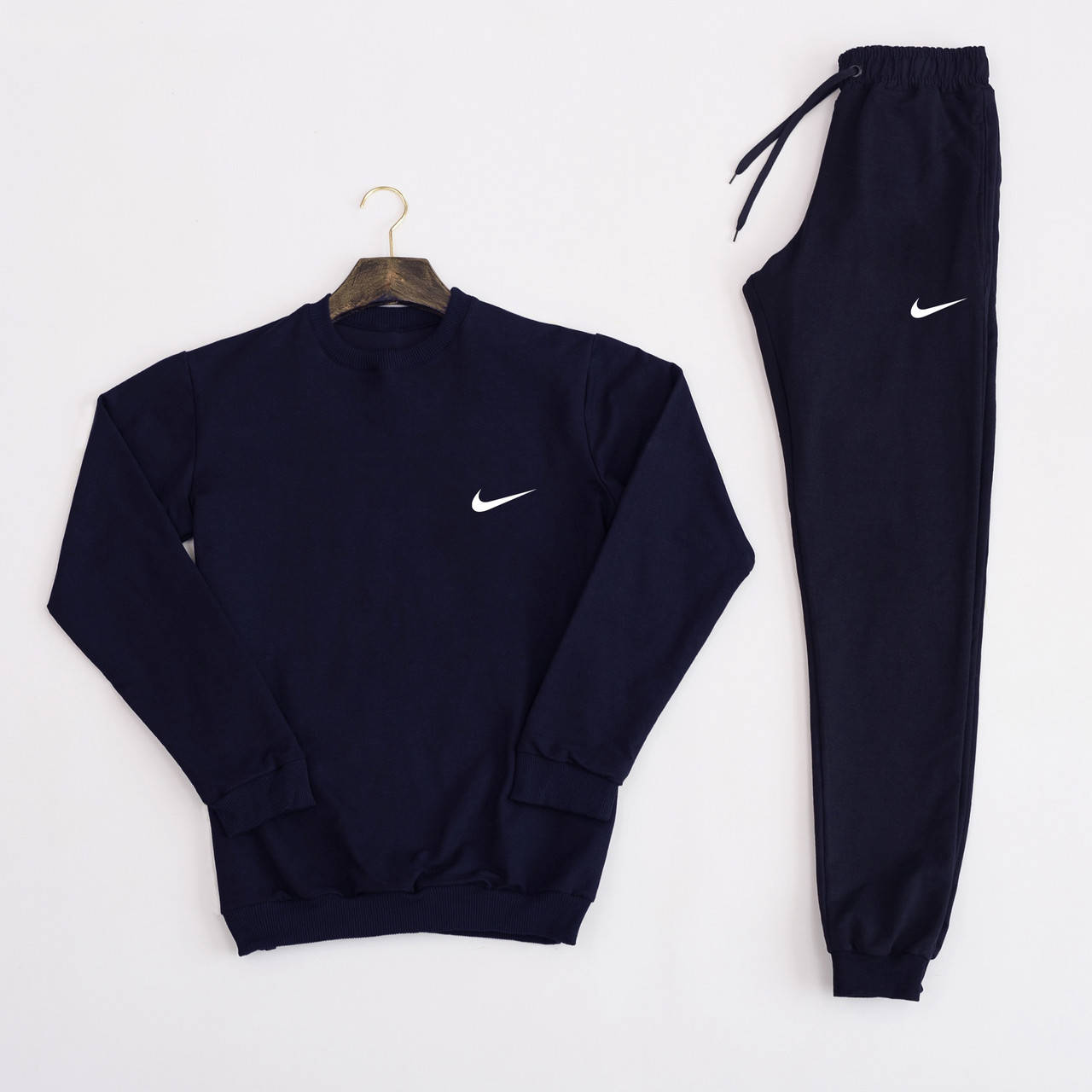 Спортивный костюм в стиле NIKE темно-синий весна-лето Кофта Найк и мужские брюки NIKE на манжетах трикотажные
Спортивный костюм в стиле NIKE темно-синий весна-лето Кофта Найк и мужские брюки NIKE на манжетах трикотажные
