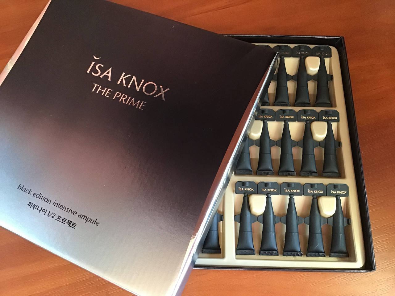ISA KNOX Black Edition Serum Сыворотка снимает усталость кожи, интенсивная терапия
ISA KNOX Black Edition Serum Сыворотка снимает усталость кожи, интенсивная терапия