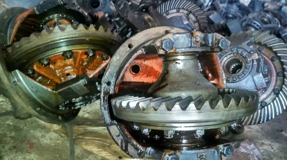 Редуктор заднего моста Газ 53 3307 66 на 37 и 41 зубьев Зил 130 
Редуктор заднего моста Газ 53 3307 66 на 37 и 41 зубьев Зил 130