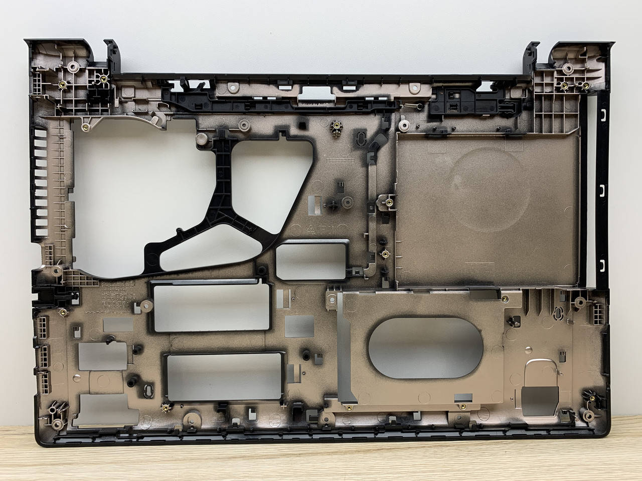 Lenovo g50-30, g50-45 G50-70, G50-75, g50-80, Z50-70, Z50-75 (FA0TH000G00) Корпус D (нижняя часть корпуса) нов
Lenovo g50-30, g50-45 G50-70, G50-75, g50-80, Z50-70, Z50-75 (FA0TH000G00) Корпус D (нижняя часть корпуса) нов