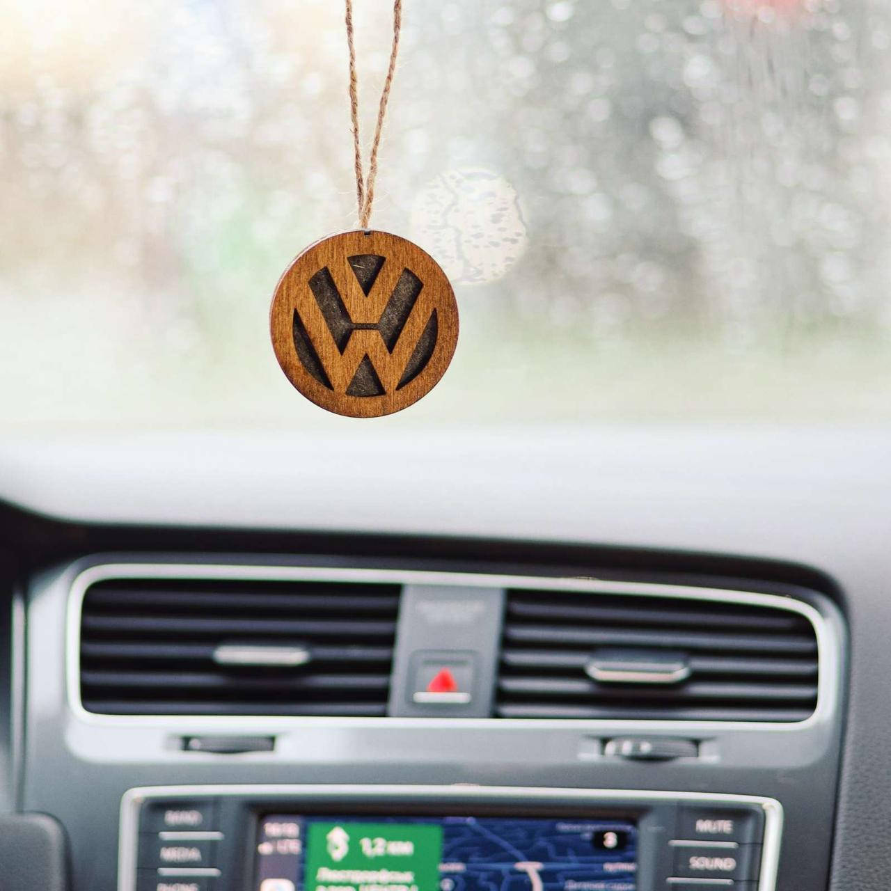 Автомобільний освіжувач повітря з парфумованою олією з логотипом Volkswagen SKL103-355097
Автомобільний освіжувач повітря з парфумованою олією з логотипом Volkswagen SKL103-355097