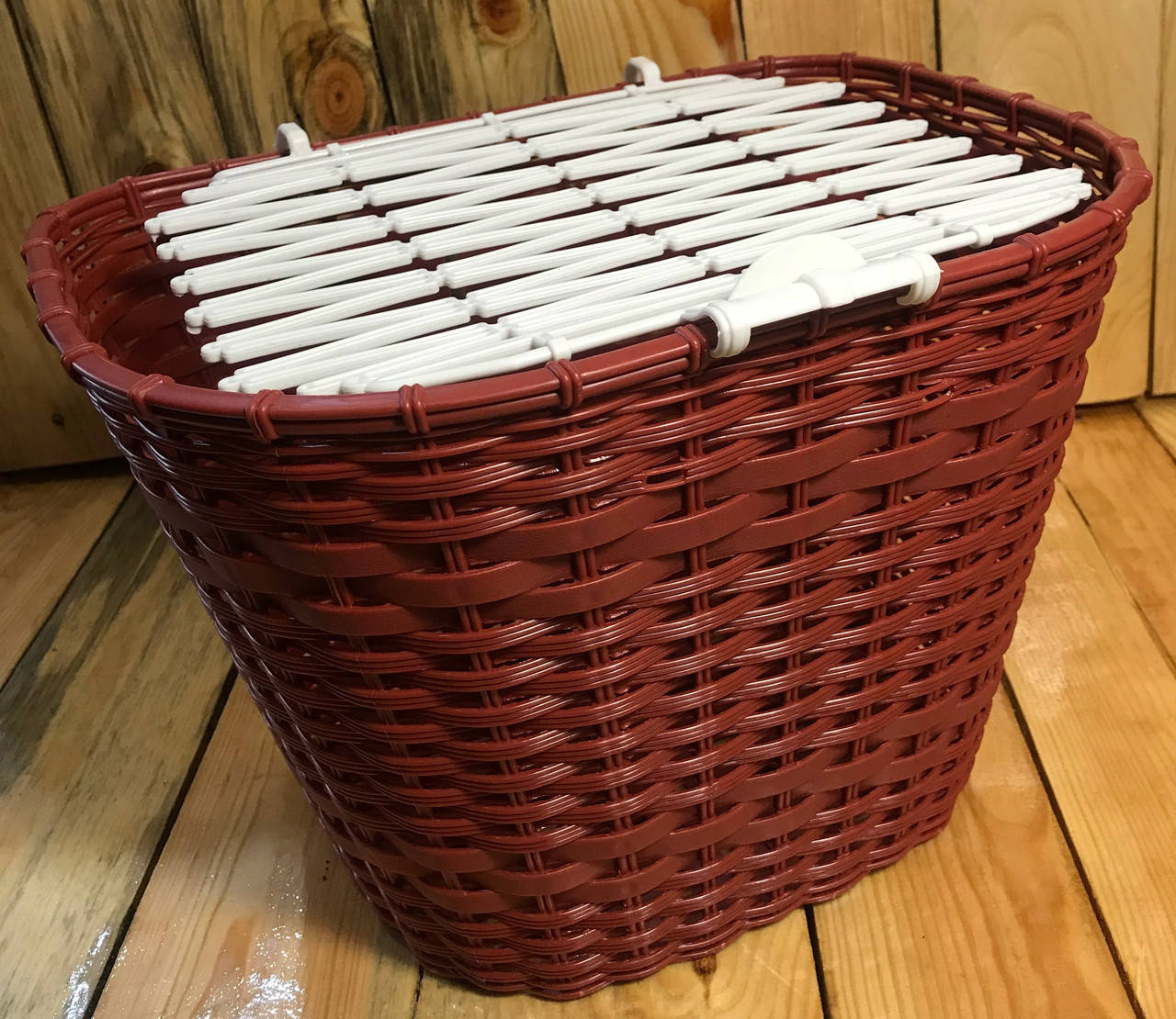 Корзина плетеная с крышкой
Корзина плетеная с крышкой