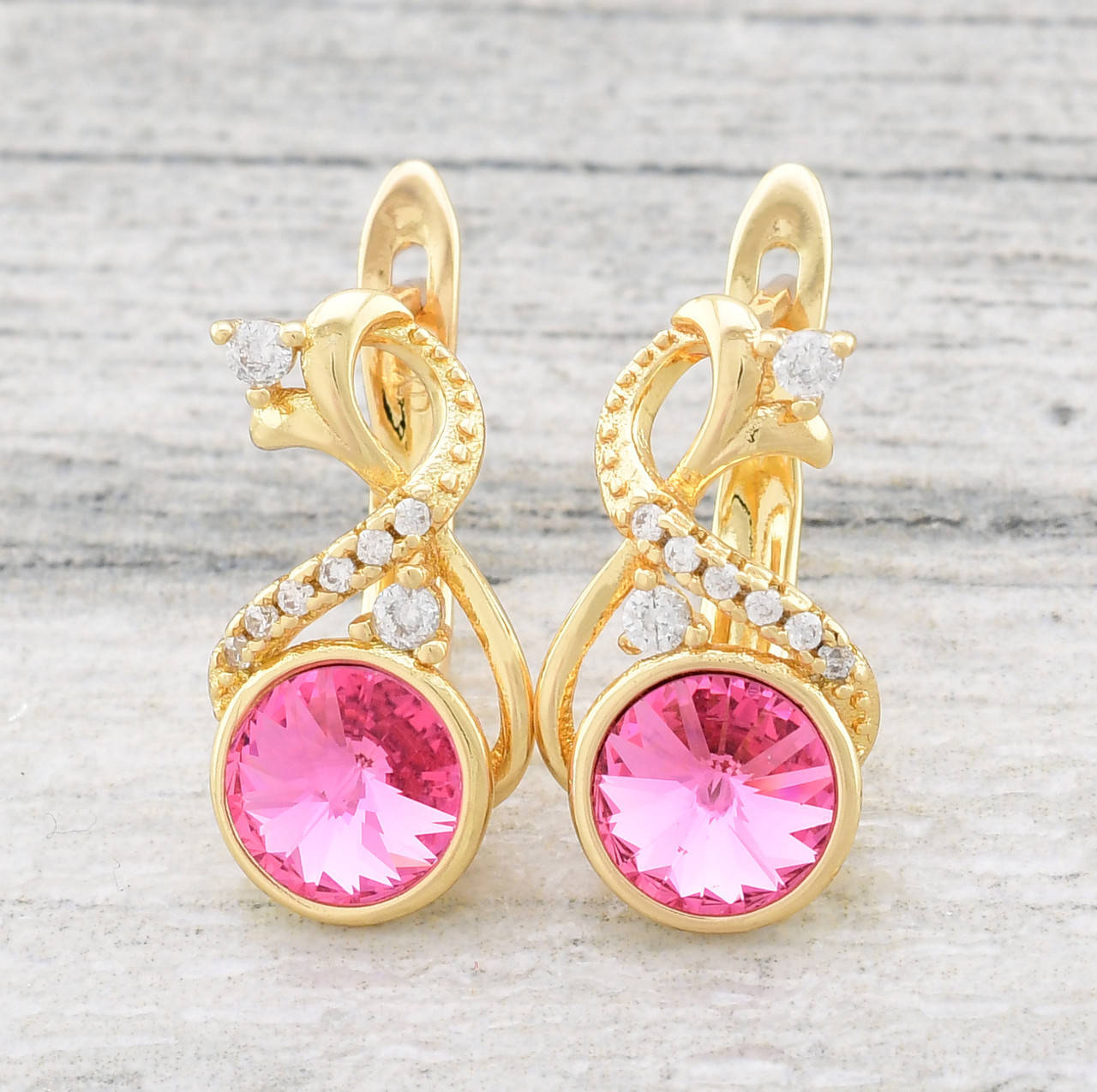 Серьги Xuping с кристаллами Swarovski 83052расп вмятинки размер 17х9 мм цвет розовый вес 2.5 г позол
Серьги Xuping с кристаллами Swarovski 83052расп вмятинки размер 17х9 мм цвет розовый вес 2.5 г позол