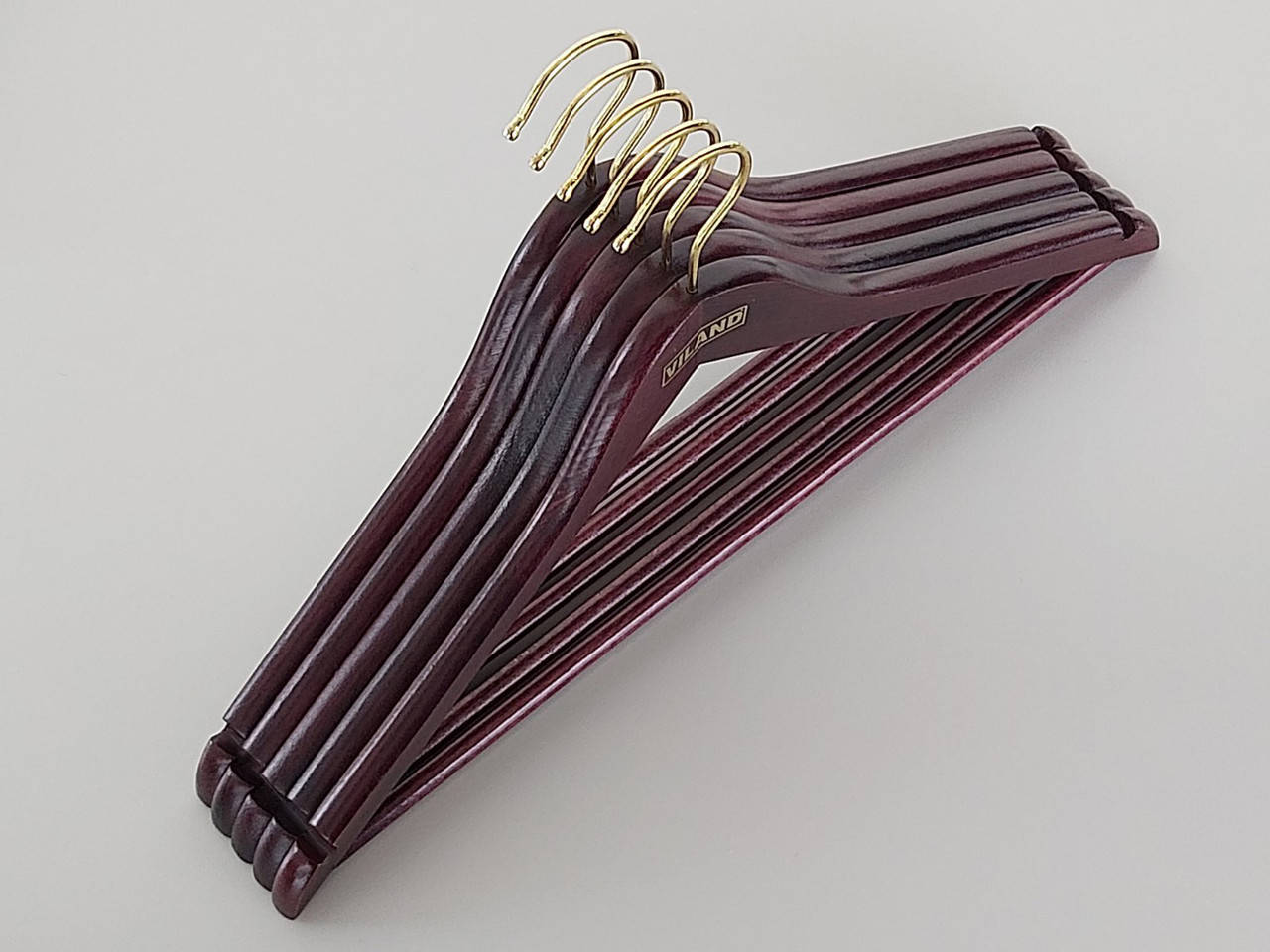 Плечики длиной 44 см деревянные цвет венге, в упаковке 5 штук
Плечики длиной 44 см деревянные цвет венге, в упаковке 5 штук