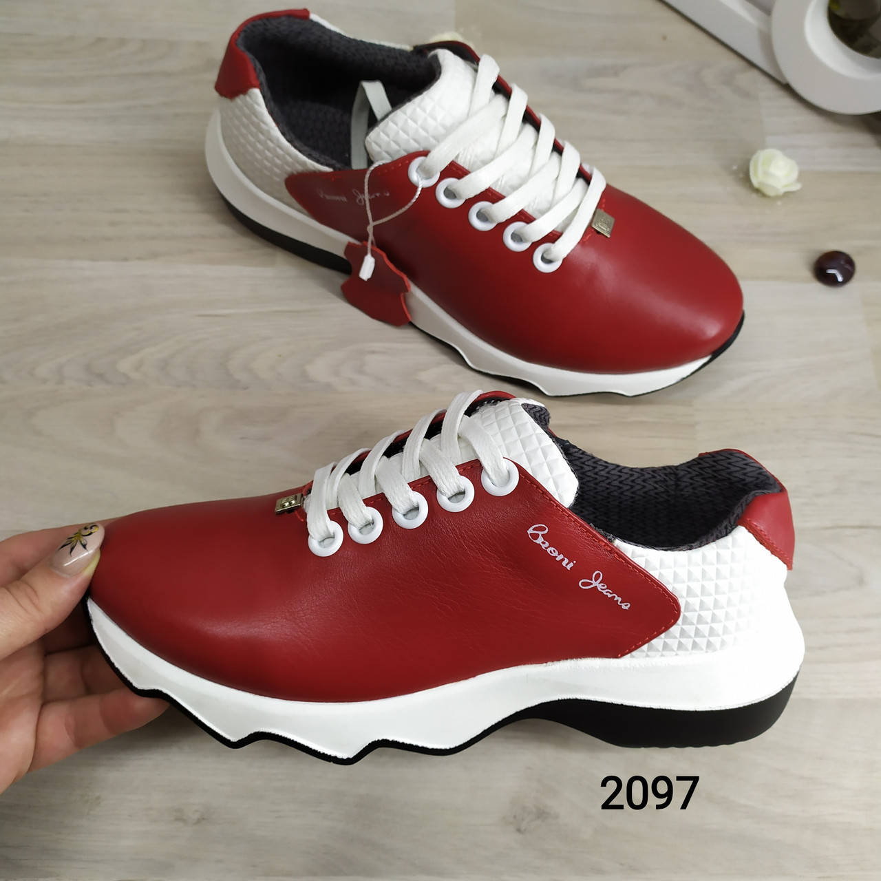 Женские кроссовки кожаные красные BRONi Украина 37 размер, Красный 
Женские кроссовки кожаные красные BRONi Украина 37 размер, Красный