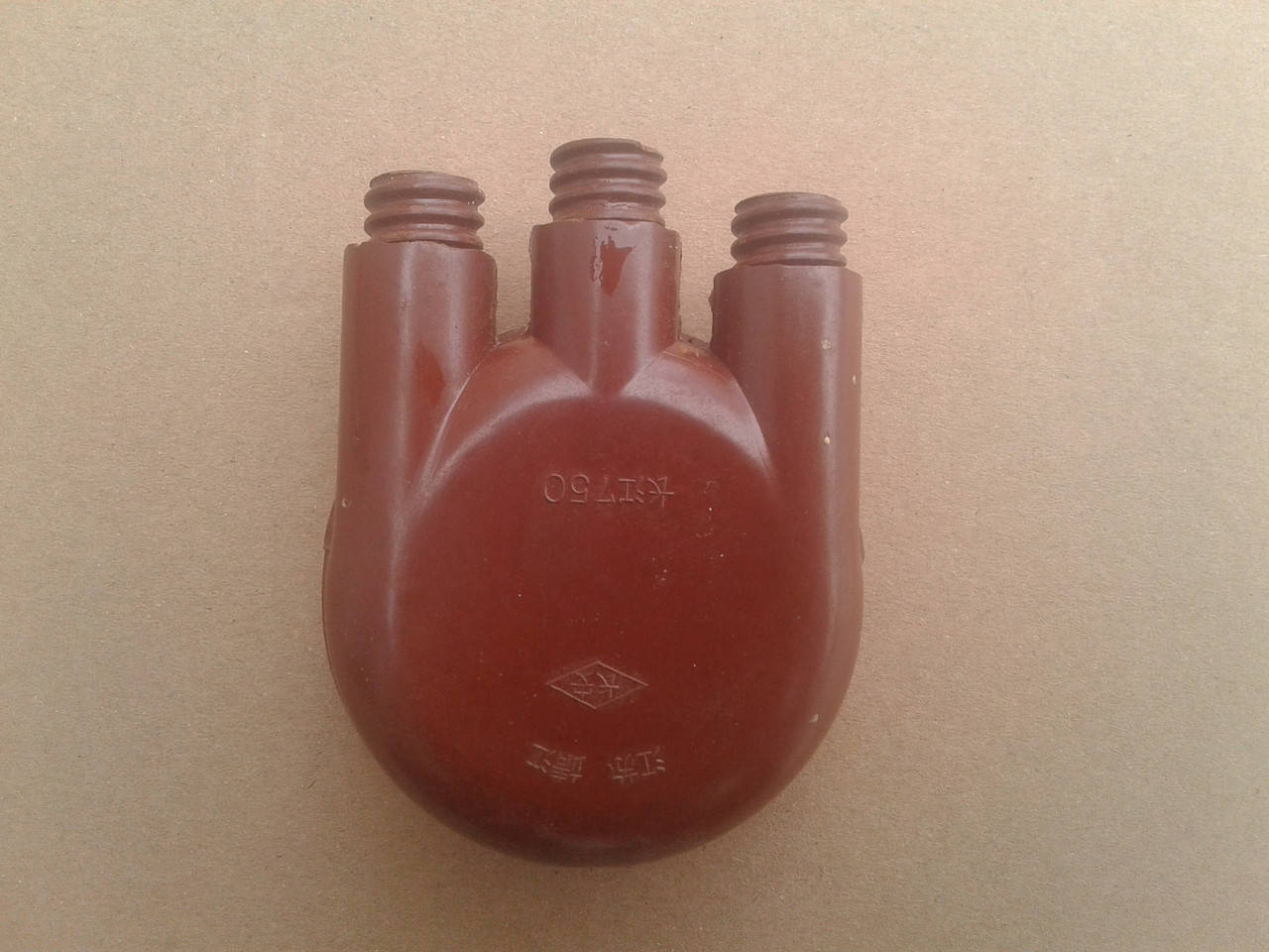 Крышка зажигания К-750 (текстолит)
Крышка зажигания К-750 (текстолит)