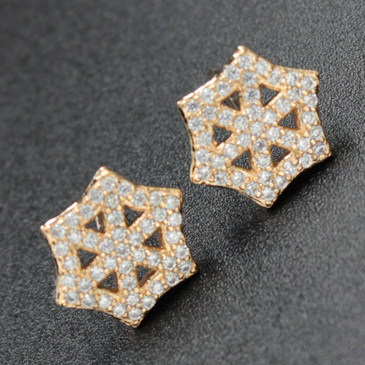 Серёжки женские золотистого цвета Xuping Jewelry гвоздики,пусеты снежнинки в кристаллах 24K
Серёжки женские золотистого цвета Xuping Jewelry гвоздики,пусеты снежнинки в кристаллах 24K