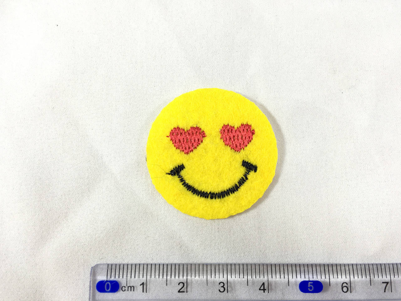 Нашивка Смайл любовь 35 мм
Нашивка Смайл любовь 35 мм