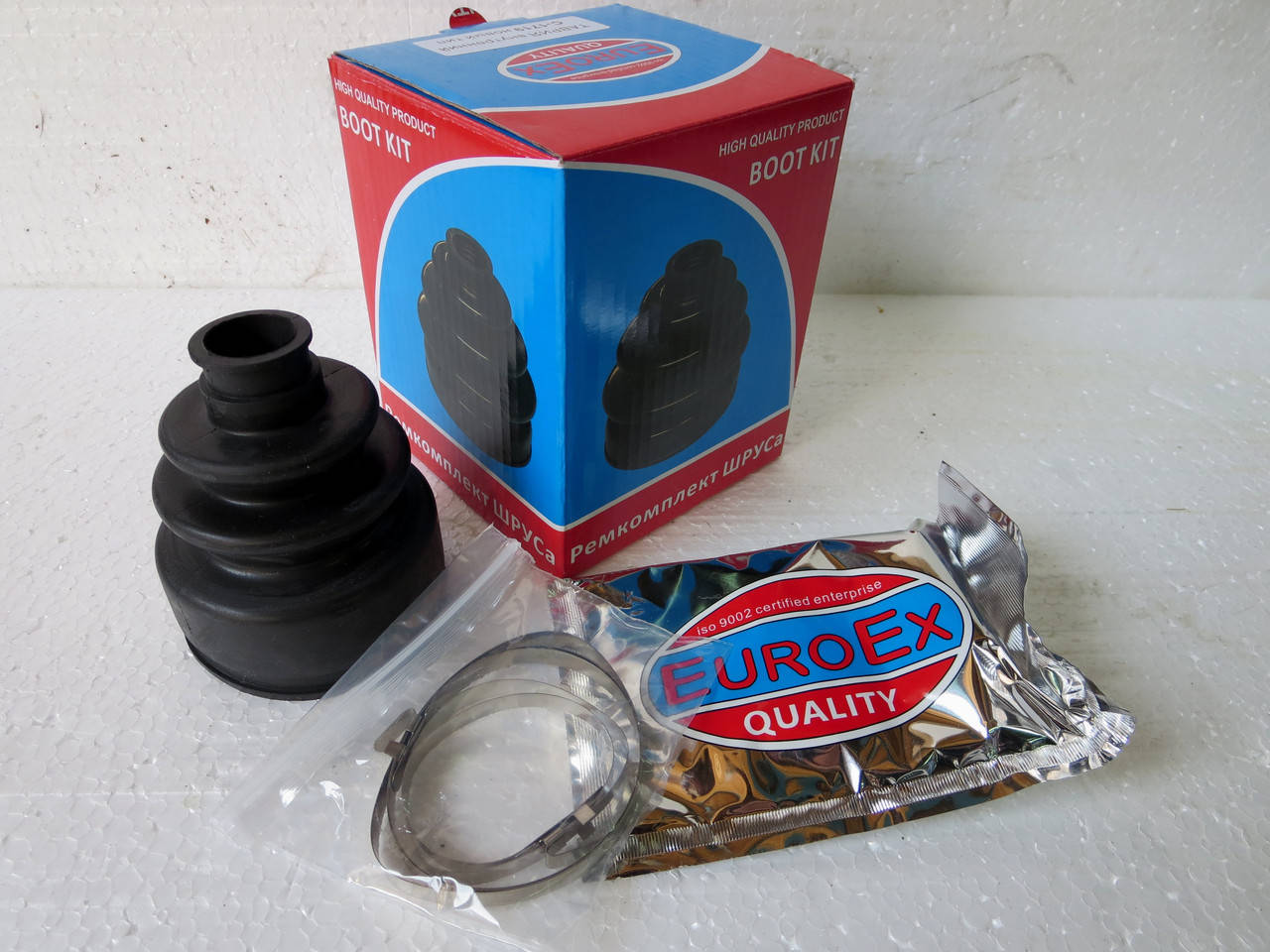 Ремкоплект шруса (пыльник шруса внутренний и наружный) , нового образца) на Таврию,Славуту.
Ремкоплект шруса (пыльник шруса внутренний и наружный) , нового образца) на Таврию,Славуту.