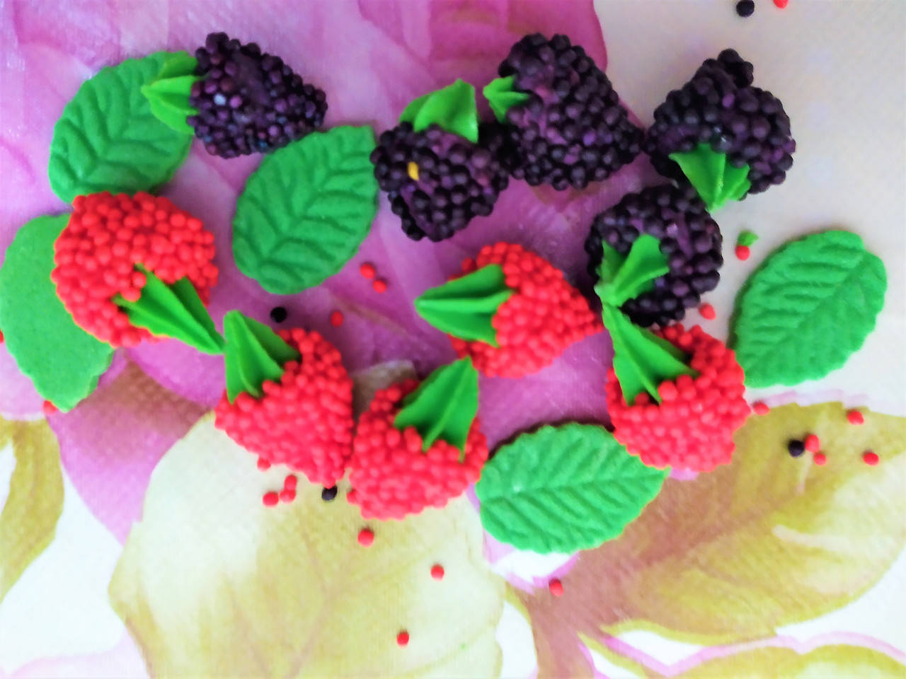 Украшение на торт "Земляничная корзинка" 
Украшение на торт "Земляничная корзинка"