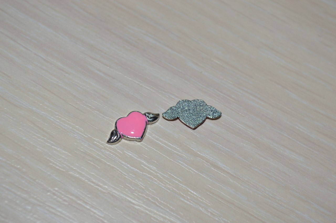 Плавающая память сердце с крыльями.
Плавающая память сердце с крыльями.