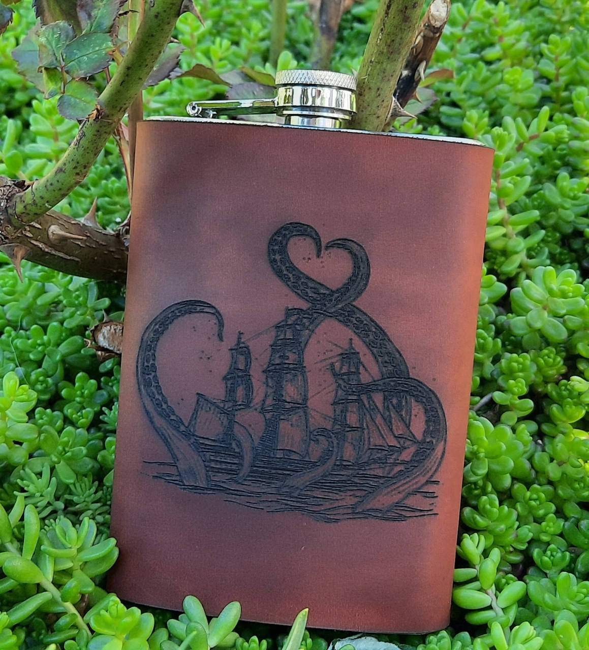 Фляга для алкогольных напитков 266 мл.
Фляга для алкогольных напитков 266 мл.