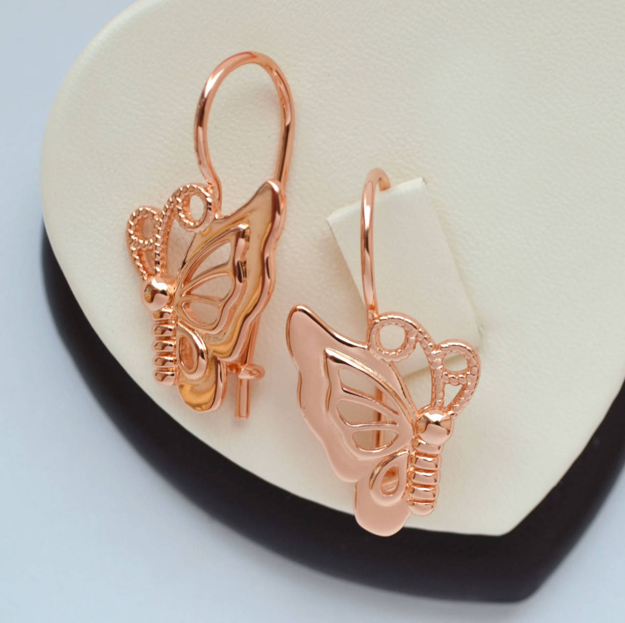 Позолоченные резные серьги Бабочки.
Позолоченные резные серьги Бабочки.