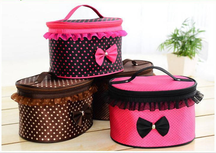 Тканевая косметичка Bow Storage Bag | красивая вместительная сумка для косметики | органайзер под косметику
Тканевая косметичка Bow Storage Bag | красивая вместительная сумка для косметики | органайзер под косметику