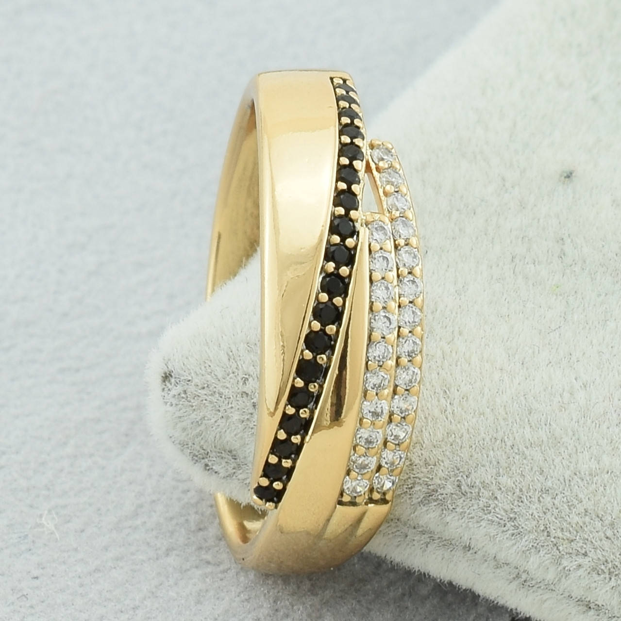 Кольцо Xuping 31800 белые фианиты позолота 18К размер 16 
Кольцо Xuping 31800 белые фианиты позолота 18К размер 16