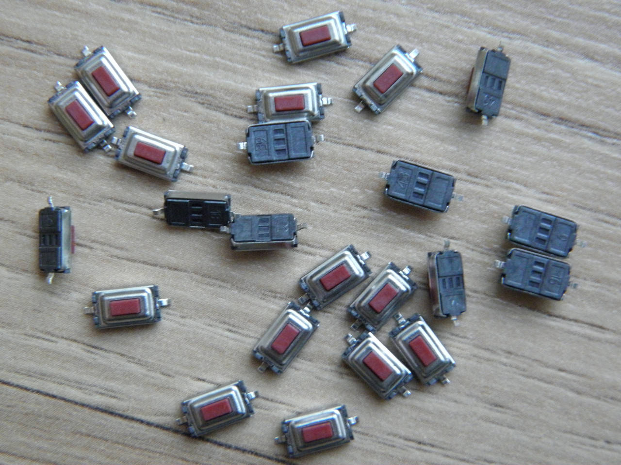 Кнопки 3*6*2.5мм
Кнопки 3*6*2.5мм