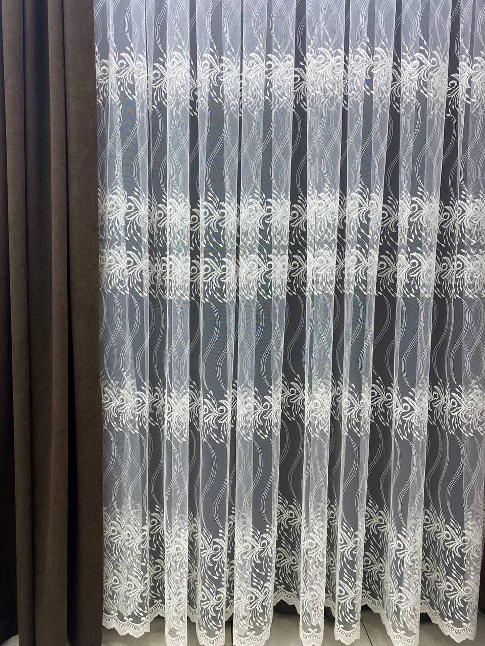 Тюль в 4 ряда вышивки на основе фатиновой сетки. Цвет: Молочный 
Тюль в 4 ряда вышивки на основе фатиновой сетки. Цвет: Молочный