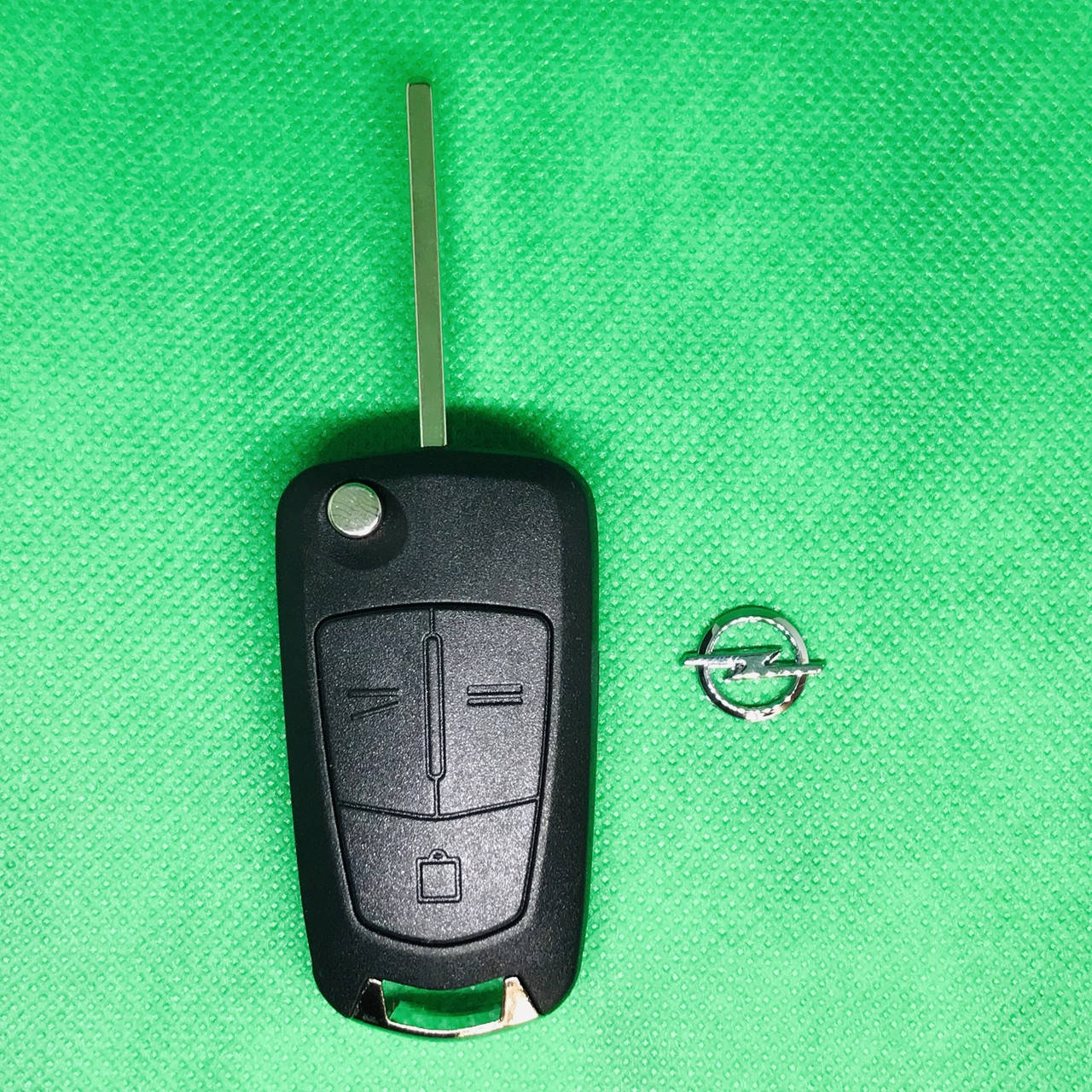 Корпус выкидного авто ключа OPEL VECTRA (Опель Вектра) 3 - кнопки, лезвие HU100
Корпус выкидного авто ключа OPEL VECTRA (Опель Вектра) 3 - кнопки, лезвие HU100