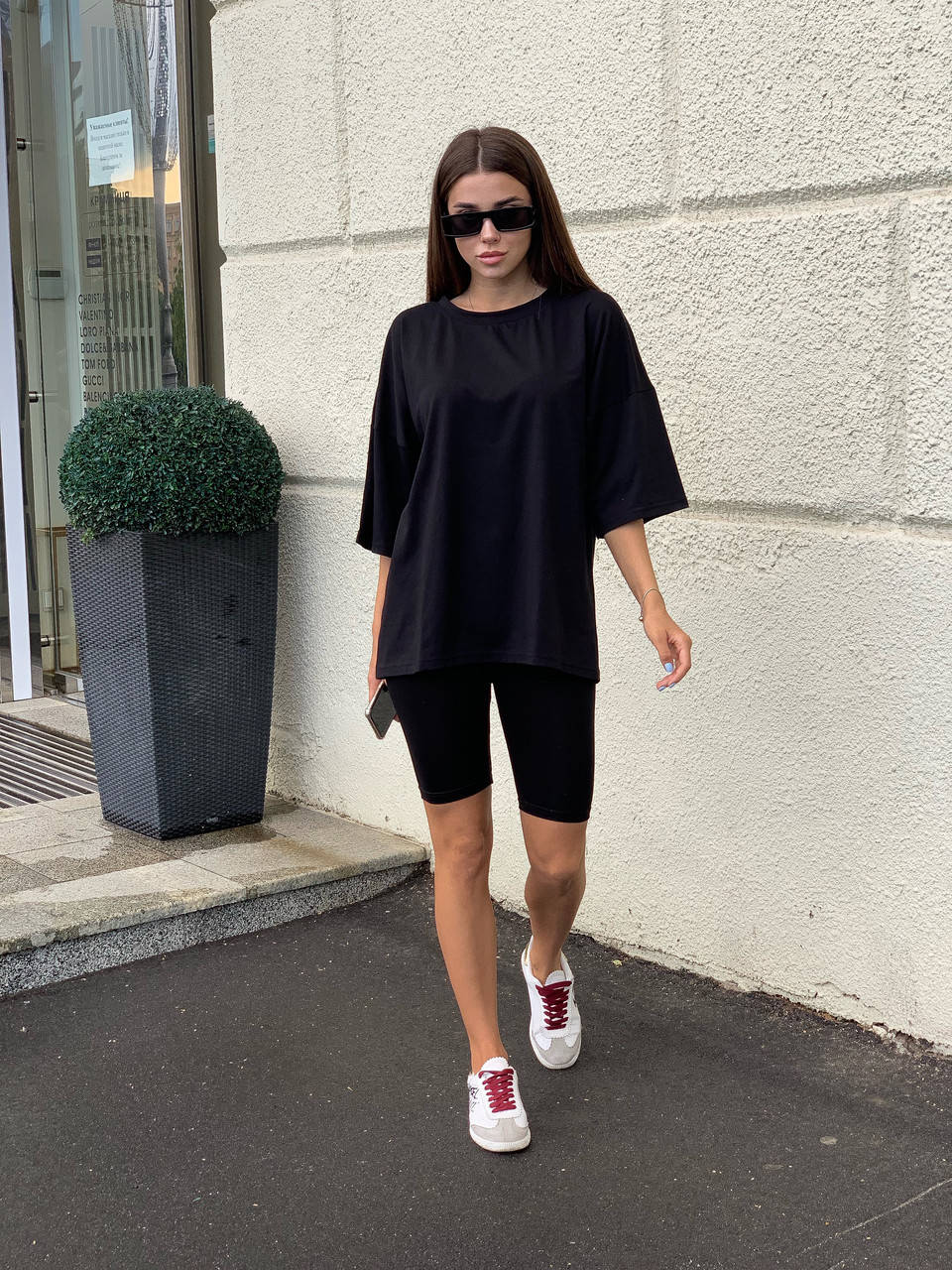 Модная женская футболка оверсайз, Черный 
Модная женская футболка оверсайз, Черный